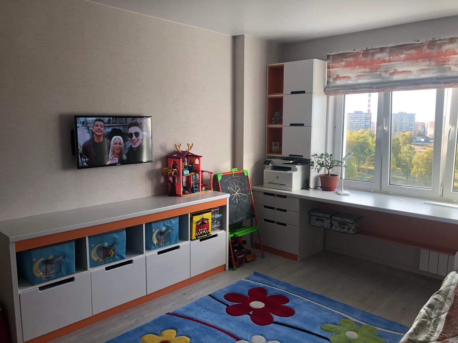 Детская комната с игровой зоной